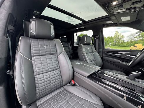 Used 2023 Cadillac Escalade V AWD/4WD image 30