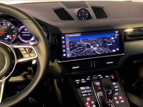 Used 2022 Porsche Cayenne image 16