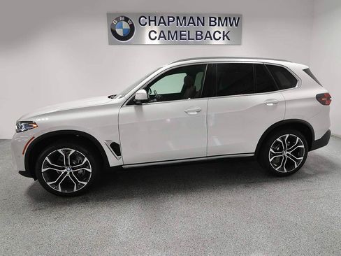 Used 2026 BMW X5 xDrive40i w/ Premium Package AWD/4WD image 3