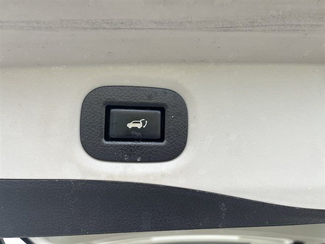 Used 2018 Nissan Rogue SV AWD/4WD image 16