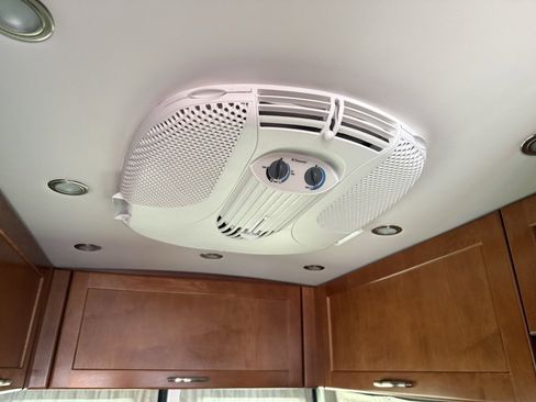 Used 2014 Mercedes-Benz Sprinter 3500 image 28