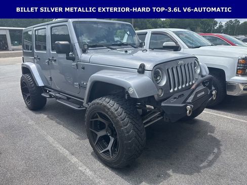 Used 2018 Jeep Wrangler Unlimited Sahara AWD/4WD image 2