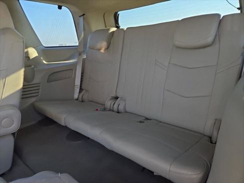 Used 2018 Cadillac Escalade 2WD image 19