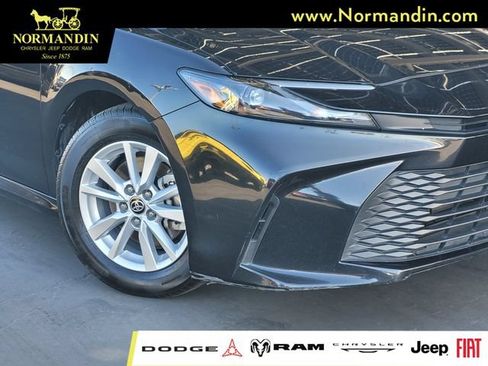 Used 2025 Toyota Camry LE FWD image 5
