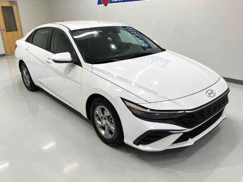 Used 2024 Hyundai Elantra SE image 4