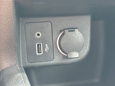 Used 2020 Nissan Kicks S image 13