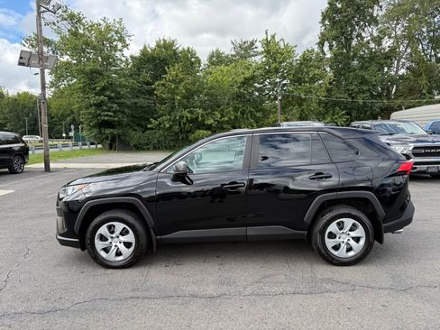 Used 2022 Toyota RAV4 LE image 4