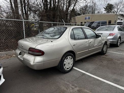 Used 1997 Nissan Altima XE image 7