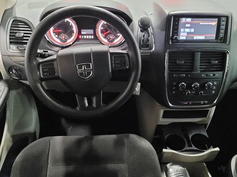 Used 2018 Dodge Grand Caravan SE image 22