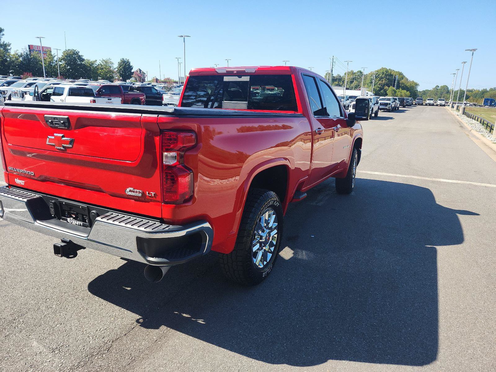 Used 2024 Chevrolet Silverado 2500 LT w/ Convenience Package RWD image 3