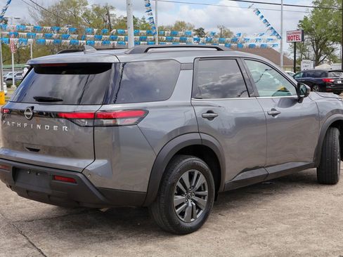 Used 2025 Nissan Pathfinder SV image 21