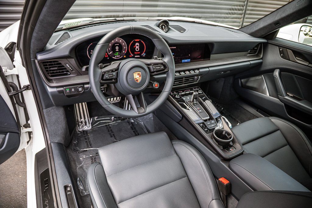 Certified 2025 Porsche 911 Carrera GTS RWD image 4