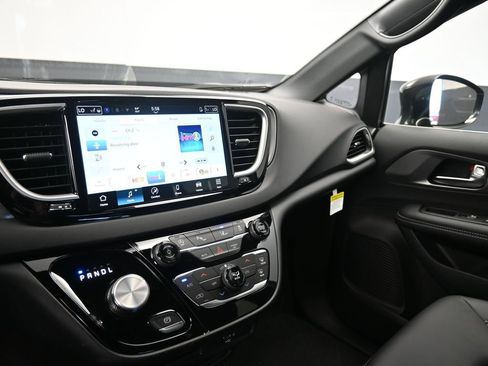 New 2026 Chrysler Voyager LX image 22