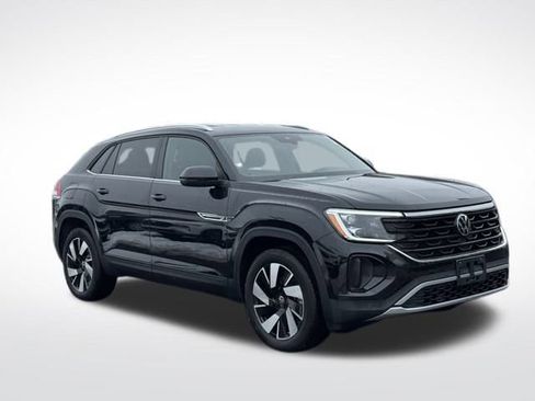 Used 2025 Volkswagen Atlas Cross Sport SE image 4