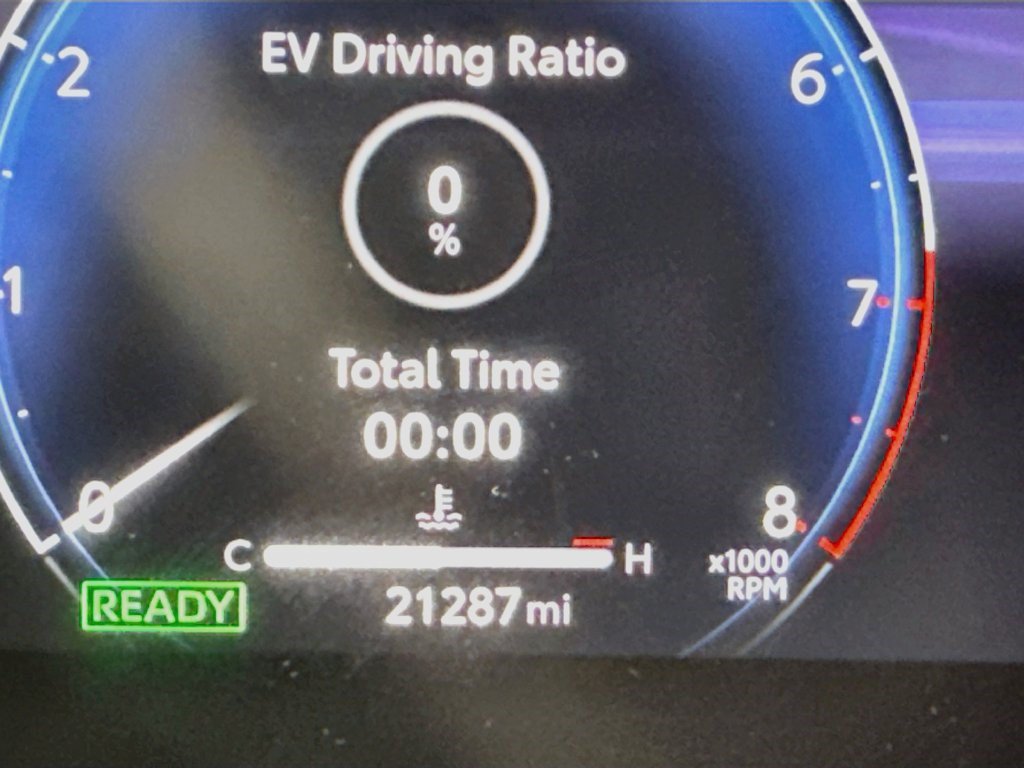 Used 2025 Toyota Camry XLE FWD image 15