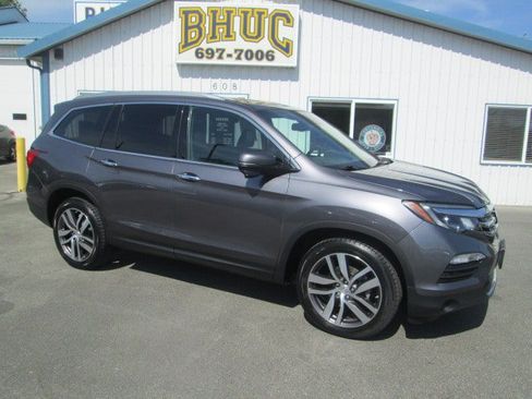Used 2017 Honda Pilot Touring image 1