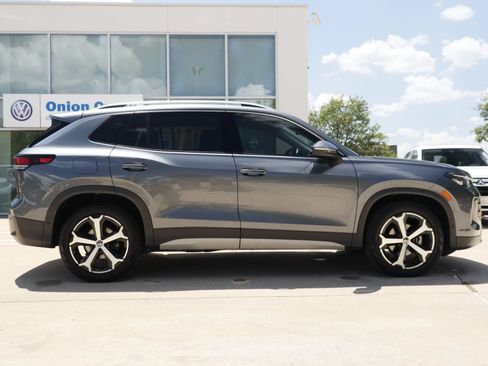 Certified 2025 Volkswagen Tiguan SE FWD image 4