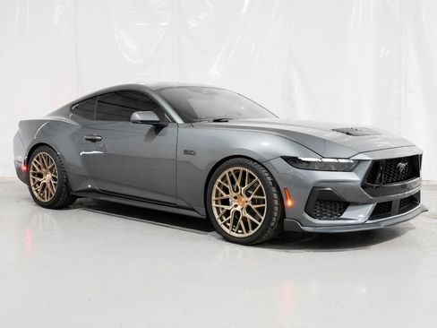 Used 2025 Ford Mustang GT Premium RWD image 8