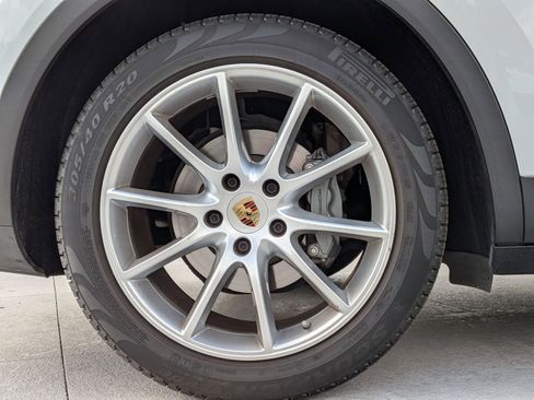 Used 2019 Porsche Cayenne S image 23