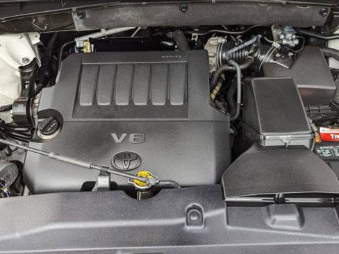 Used 2015 Toyota Highlander XLE image 26