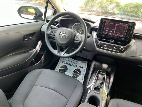 Used 2022 Toyota Corolla LE FWD image 27