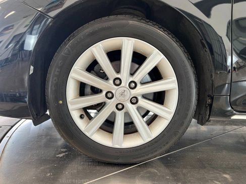 Used 2012 Toyota Camry XLE w/ Leather Pkg FWD image 37