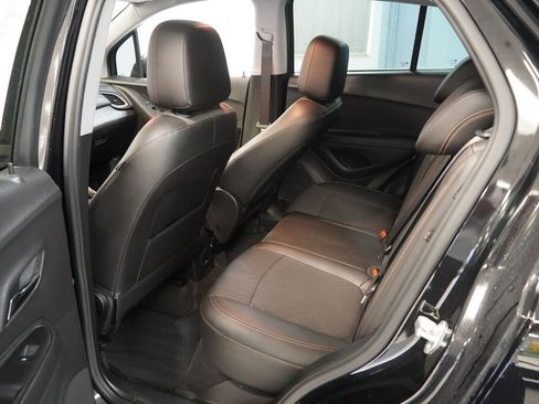 Used 2020 Chevrolet Trax LT w/ Sun & Sound Package image 18