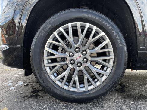 Used 2024 GMC Acadia Denali image 9