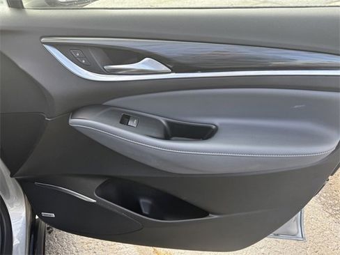 Used 2024 Buick Enclave Premium image 13