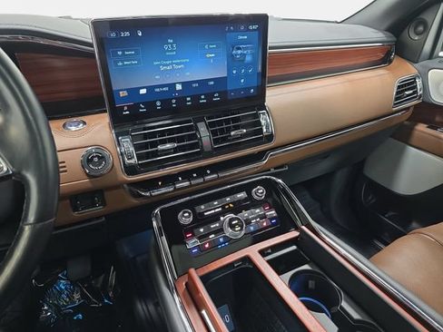 Certified 2024 Lincoln Navigator L Reserve AWD/4WD image 17