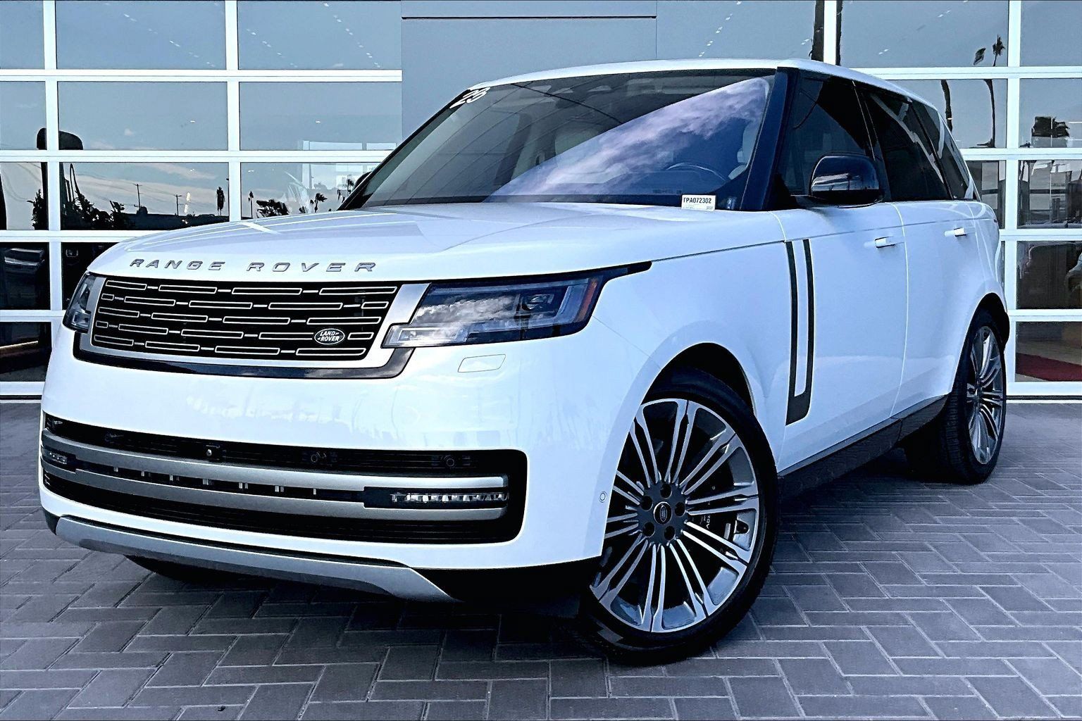 Certified 2023 Land Rover Range Rover SE AWD/4WD image 1