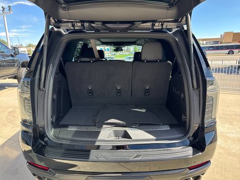 Used 2025 Chevrolet Tahoe Z71 w/ Comfort Package AWD/4WD image 26