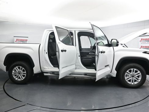Used 2023 Toyota Tundra SR5 w/ SR5 Convenience Package AWD/4WD image 44