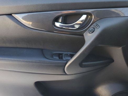 Used 2017 Nissan Rogue S w/ Appearance Package image 10