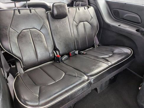Used 2021 Chrysler Pacifica Limited w/ Uconnect Theater Family Group image 24