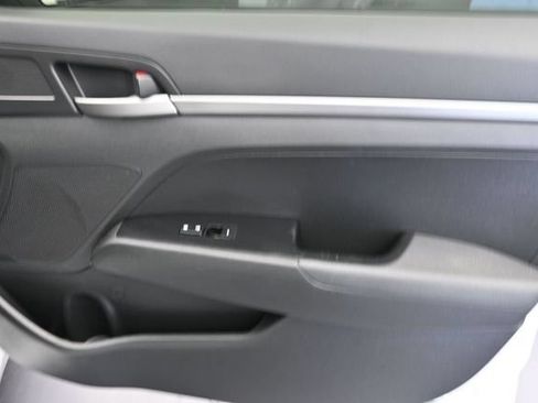 Used 2018 Hyundai Elantra SE FWD image 31