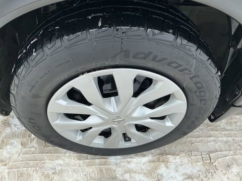 Used 2014 Nissan Rogue S image 11