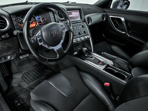 Used 2010 Nissan GT-R Premium image 20