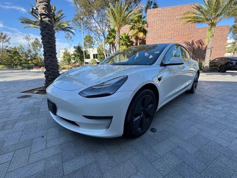 Used 2021 Tesla Model 3 Standard Range Plus RWD image 3