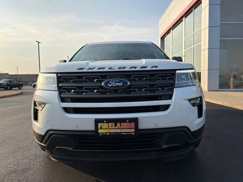 Used 2018 Ford Explorer XLT w/ Equipment Group 202A AWD/4WD image 2