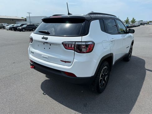 Used 2026 Jeep Compass Trailhawk w/ Sun, Sound & Navigation Group AWD/4WD image 9