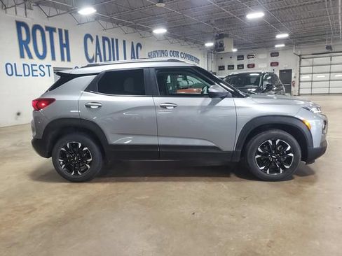 Used 2023 Chevrolet TrailBlazer LT w/ Convenience Package AWD/4WD image 2