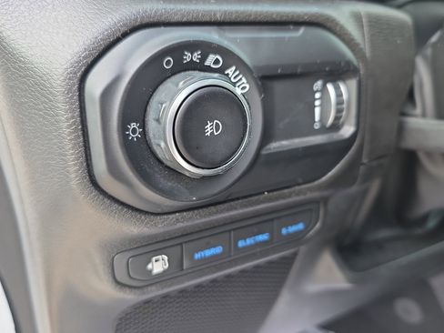 Used 2023 Jeep Wrangler Sahara AWD/4WD image 22