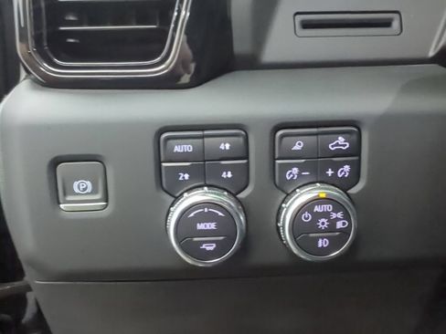 Used 2024 GMC Sierra 1500 AT4 w/ AT4 Preferred Package AWD/4WD image 13