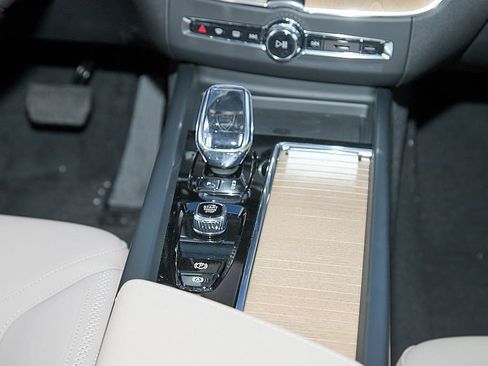 New 2026 Volvo XC60 B5 Plus w/ Protection Package Premier image 28