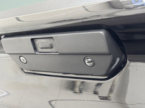 Used 2020 Chevrolet Silverado 1500 High Country w/ Technology Package image 5