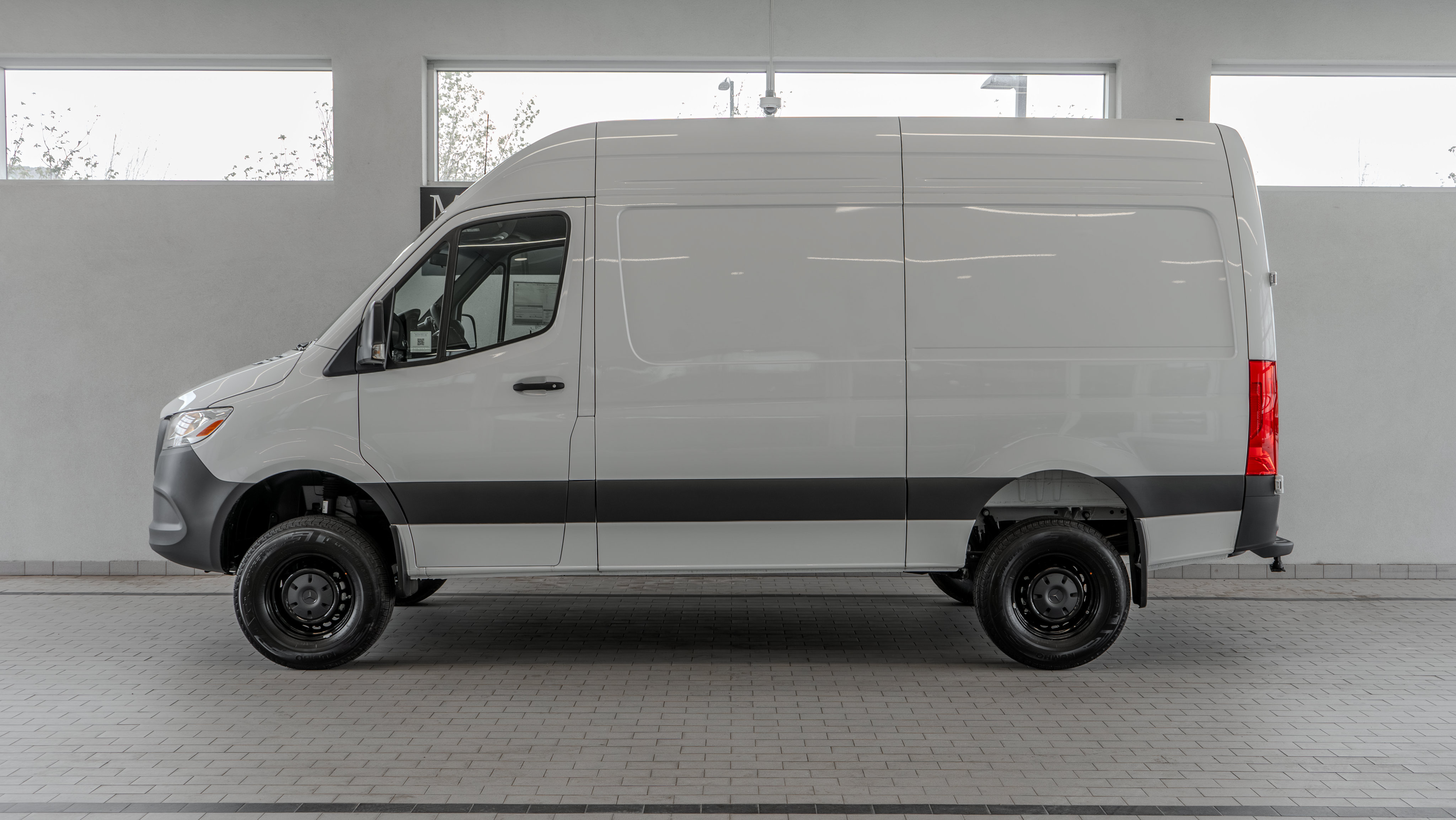 Used 2025 Mercedes-Benz Sprinter 2500 image 2