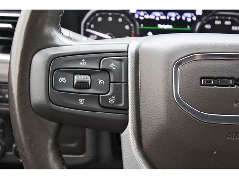 Used 2021 GMC Yukon Denali w/ Denali Premium Package image 16