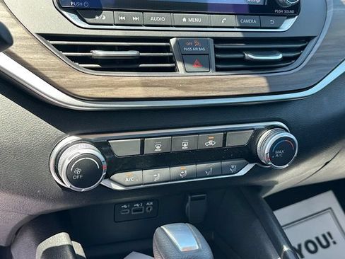 Used 2025 Nissan Altima 2.5 SV FWD image 26