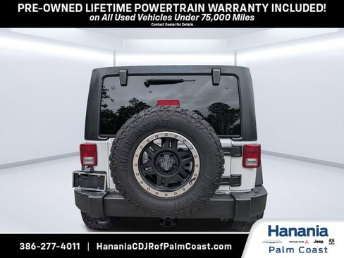 Used 2016 Jeep Wrangler Unlimited Rubicon w/ Connectivity Group AWD/4WD image 4